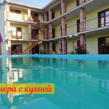 Solnechnaia Dacha Lejlighedshotel Zatoka Eksteriør billede